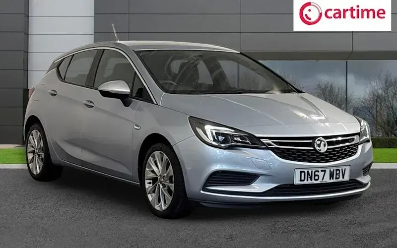 Used Vauxhall Astra Design Edition 101 HP (74 kW) 2017 Hatchback
