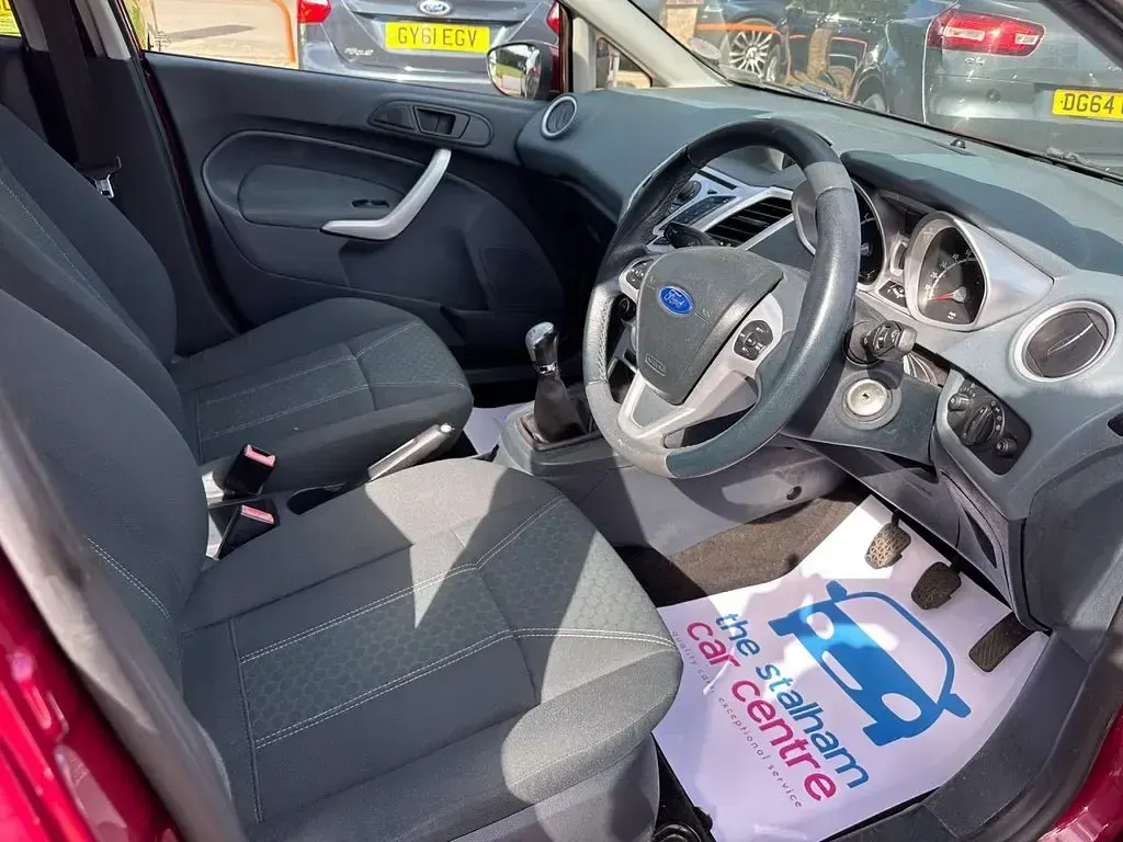Used Ford Fiesta Titanium 89 HP (65 kW) 2009 Red Hatchback