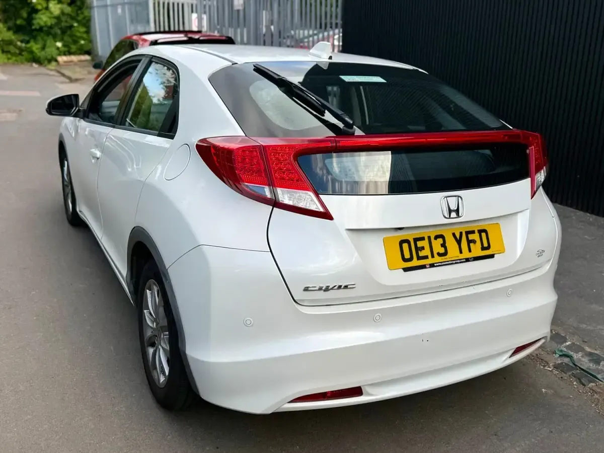 Used Honda Civic EX 2013 White Hatchback