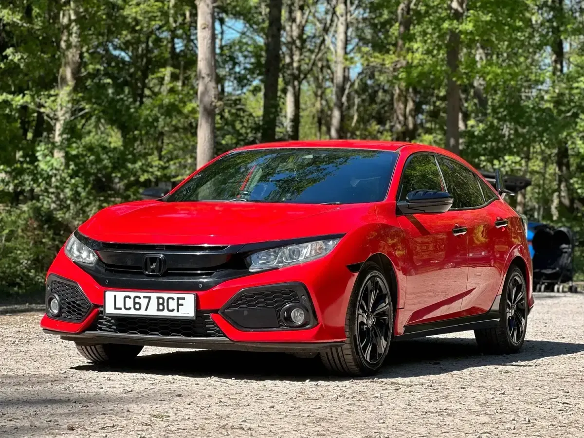 Used Honda Civic SR 129 HP (94 kW) 2017 Red Hatchback