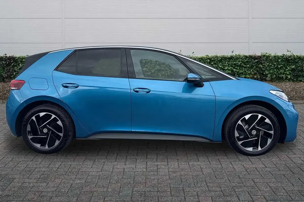 New VW ID.3 Pure 125 kW (170 HP) 2026 Costa azule Hatchback