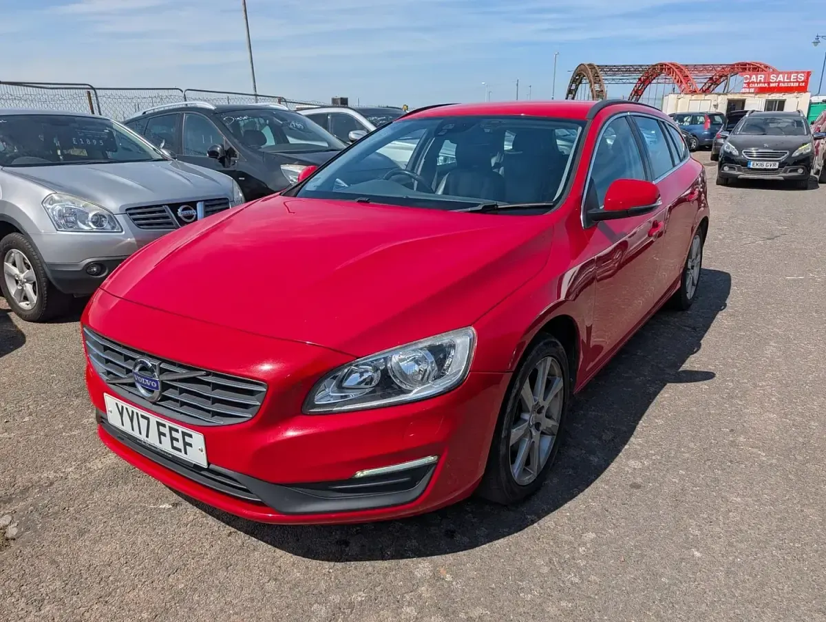 Used Volvo V60 SE 190 HP (139 kW) 2017 Red Estate