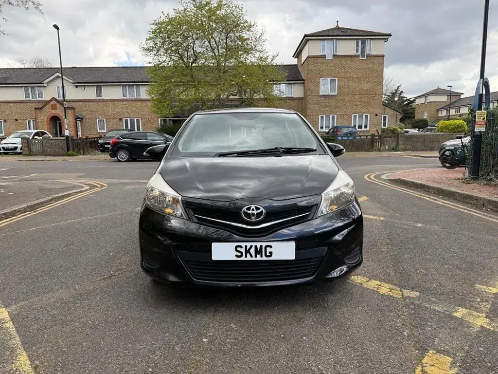 Used Toyota Yaris Multidrive S 101 HP (74 kW) 2013 Black Hatchback