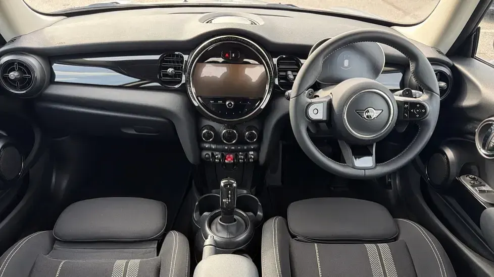 Usado Mini Cooper S Classic 176 CV (129 kW) 2023 Plateado Utilitario
