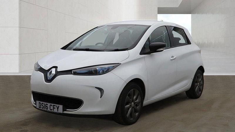 Used Renault Zoe Dynamique 64 kW (88 HP) 2016 White Hatchback