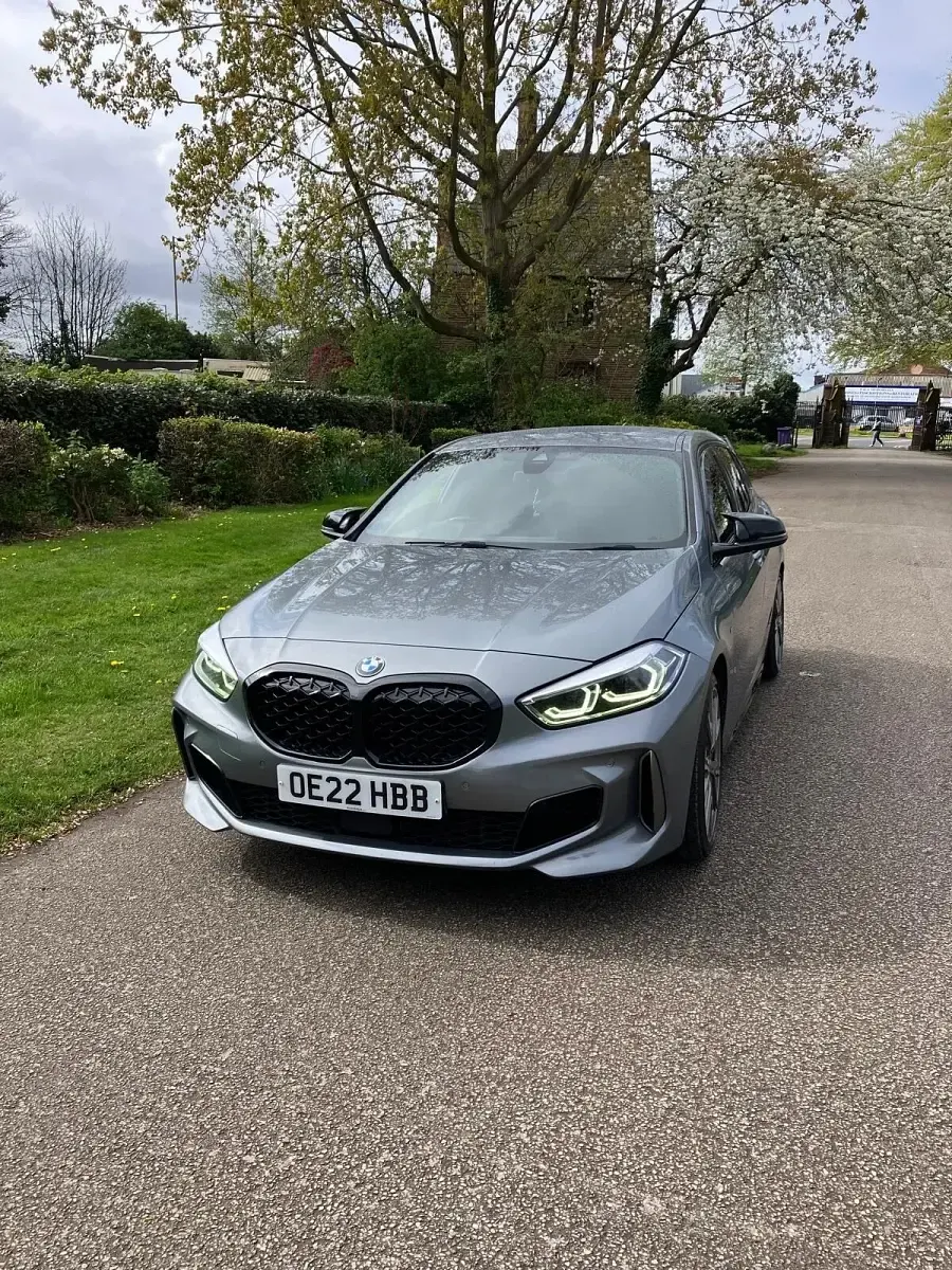 Begagnad BMW M135 2022 Grå Halvkombi