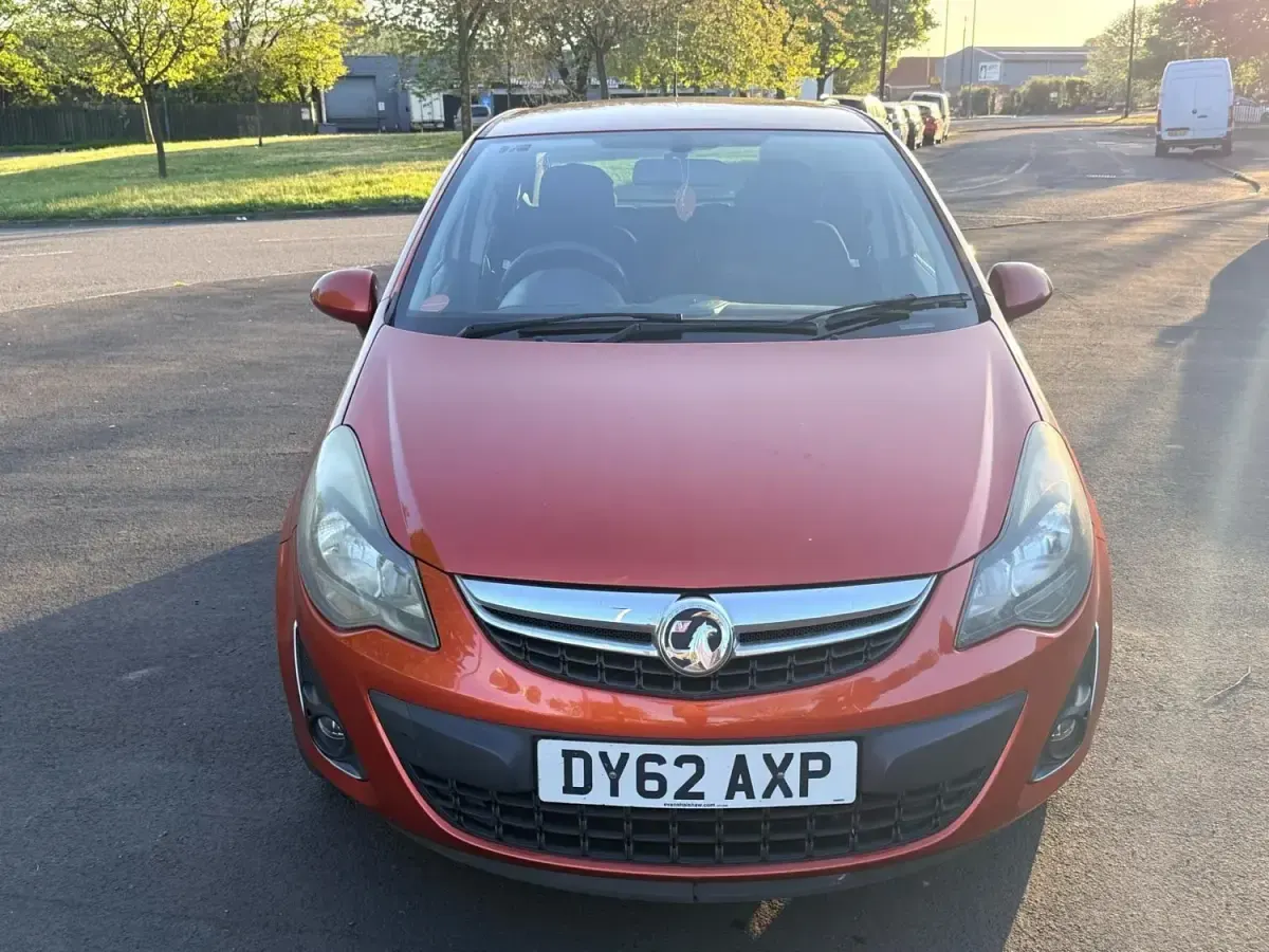 Usado Vauxhall Corsa 100 HP (73 kW) 2012 Laranja Citadino