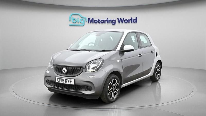 Used Smart ForFour Premium 71 HP (52 kW) 2019 Silver Hatchback