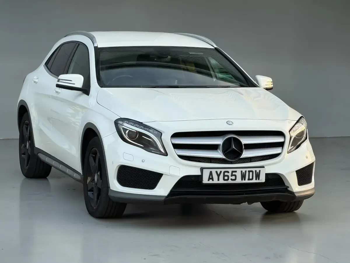 Käytetty Mercedes GLA200 AMG line 2015 Valkoinen Katumaasturi