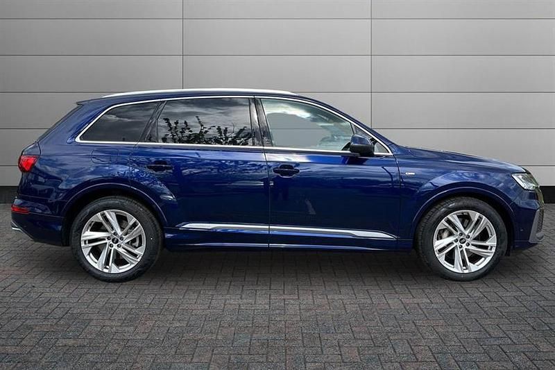 Used Audi Q7 S-Line 286 HP (210 kW) 2023 Navarra blue SUV