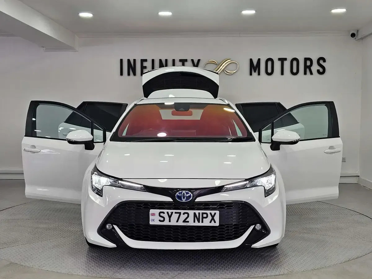 Used Toyota Corolla 2022 White Estate