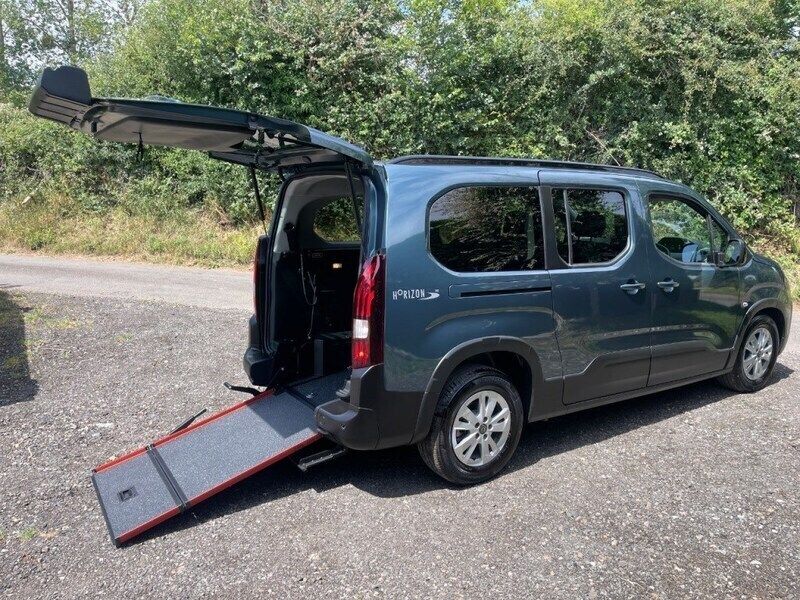 Blue New 2024 Peugeot Rifter Allure MPV | £26,995 - Image 1/4