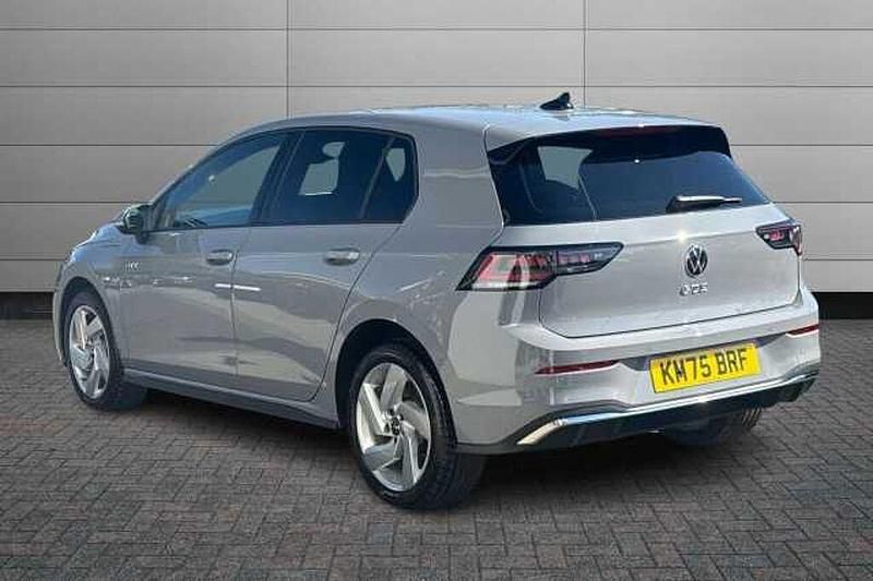 New VW Golf VIII 272 HP (200 kW) 2025