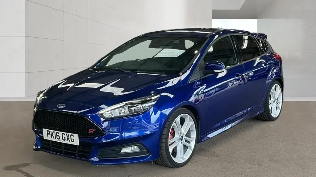 Used Ford Focus ST 250 HP (183 kW) 2016 Blue Hatchback