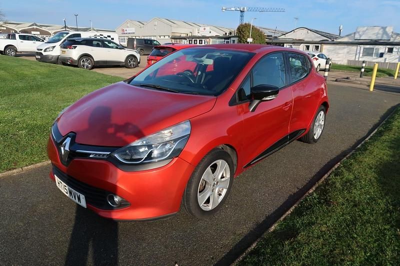 Used Renault Clio IV Dynamique 2015 Red Hatchback
