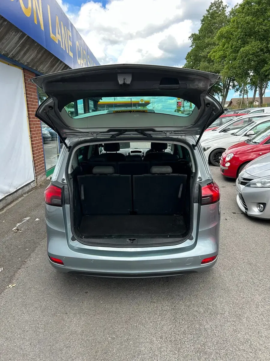 Used Vauxhall Zafira SRi 170 HP (125 kW) 2015 Silver MPV