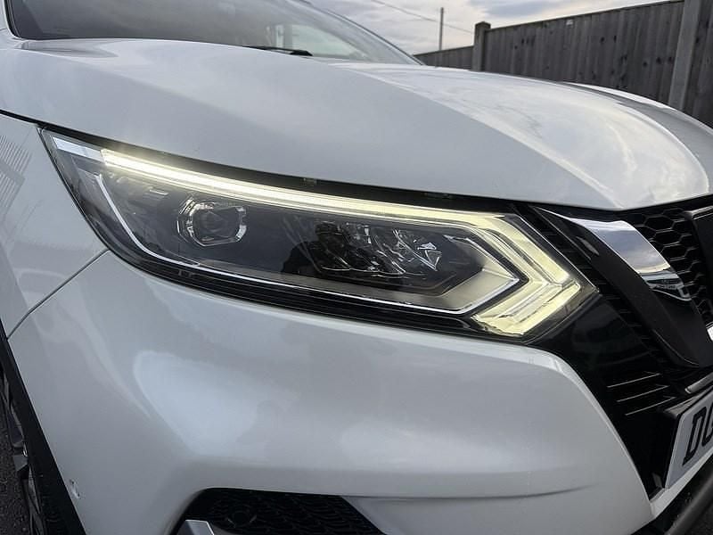 Used Nissan Qashqai Tekna 110 HP (80 kW) 2018 White SUV