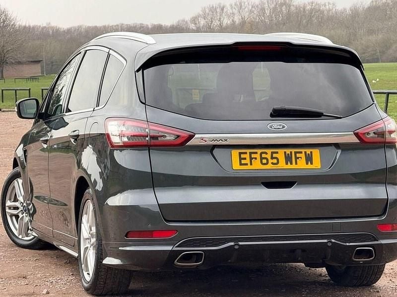 Usado Ford S-MAX Sport 2015 Verde Monovolume
