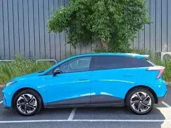Used MG MG4 EV Trophy 149 kW (203 HP) 2023 Blue Hatchback