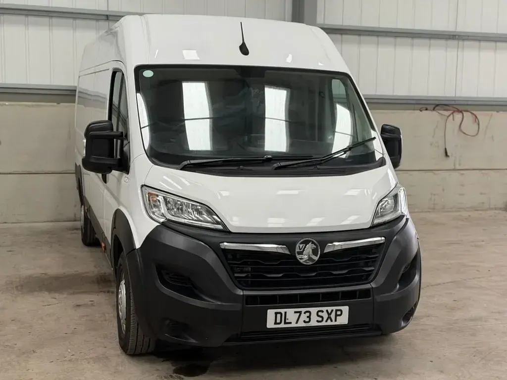Second-hand Vauxhall Movano 140 CP (102 kW) 2023 Alb