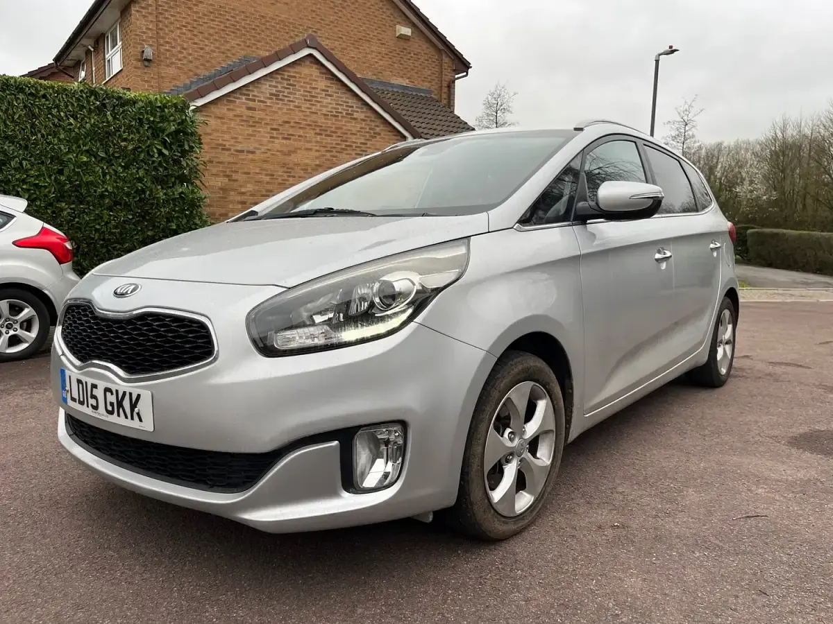Used Kia Carens 135 HP (99 kW) 2015 Silver MPV