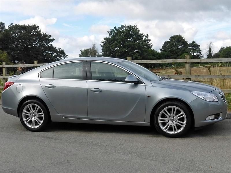 Second-hand Vauxhall Insignia 140 CP (102 kW) 2012 Argintiu Hatchback