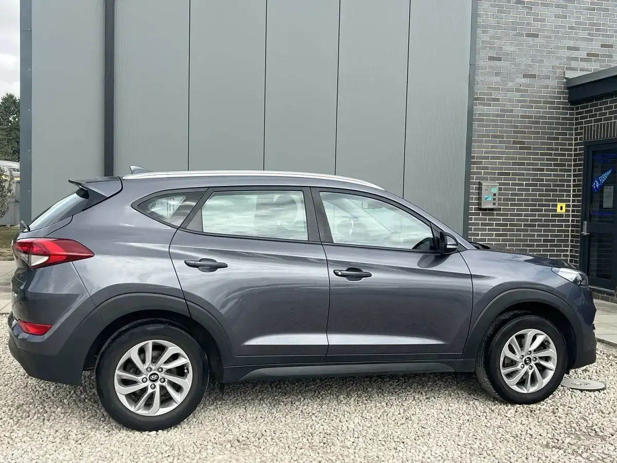 Used Hyundai Tucson SE 177 HP (130 kW) 2017 Grey SUV