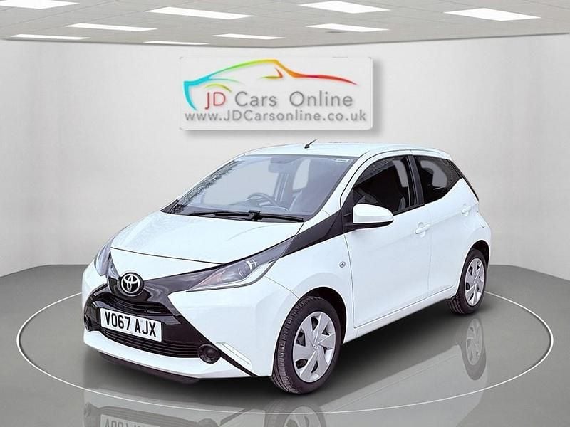 Used Toyota Aygo X-play 69 HP (50 kW) 2017 White Hatchback