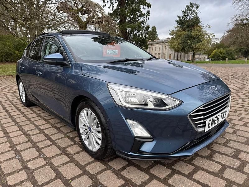 Used Ford Focus Titanium 125 HP (91 kW) 2018 Blue Hatchback