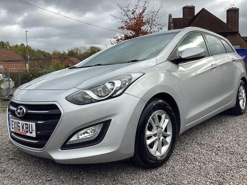 Silver Used 2016 Hyundai i30 SE Estate | £6,499 (Fair price) - Image 1/4