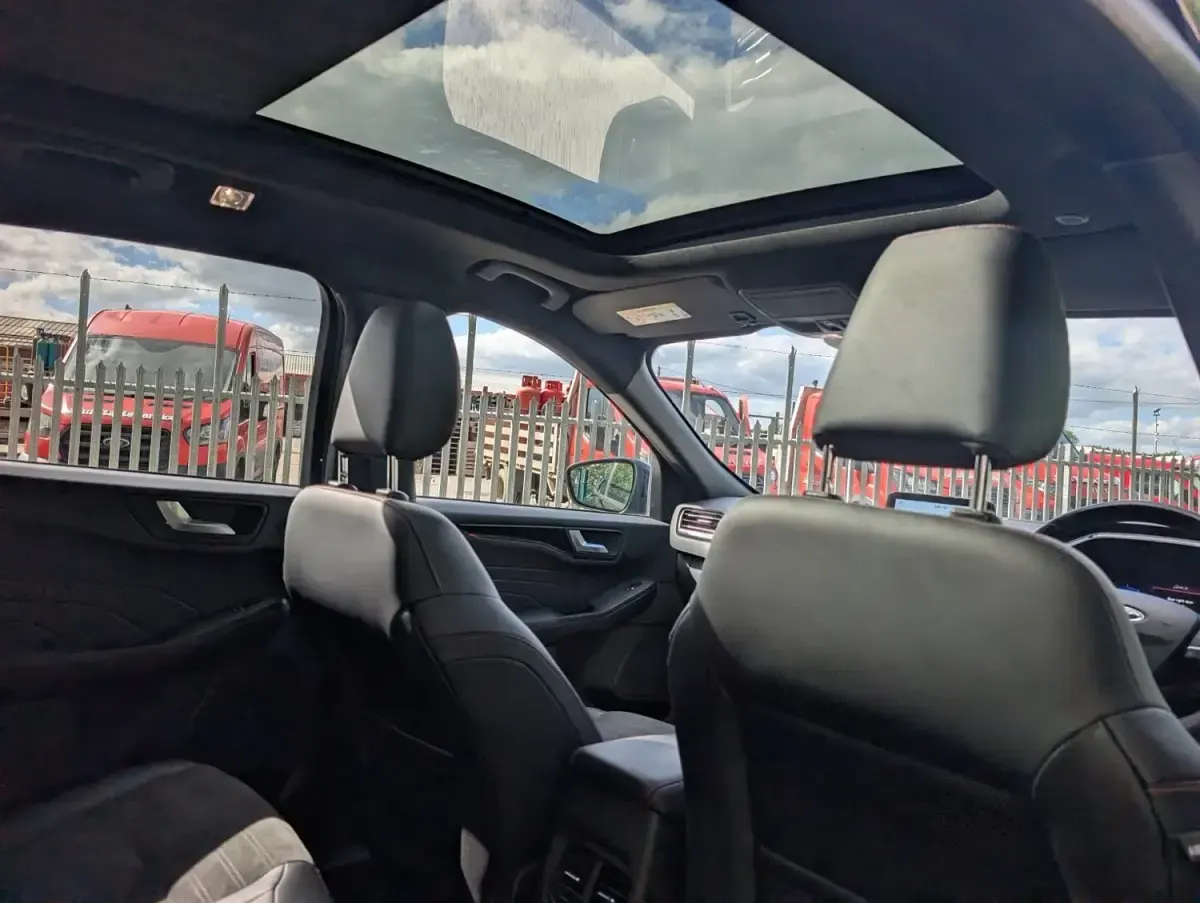 Second-hand Ford Kuga ST-Line X 225 CP (165 kW) 2023 Negru SUV