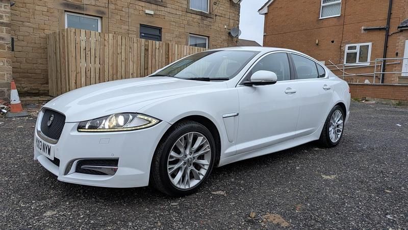Used Jaguar XF 200 HP (147 kW) 2013 White Sedan