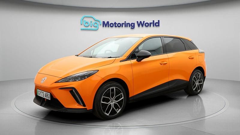 Used MG MG4 EV Trophy 150 kW (204 HP) 2024 Orange Hatchback