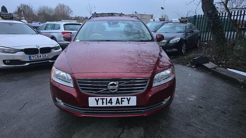 Used Volvo V70 SE 2014 Red Estate