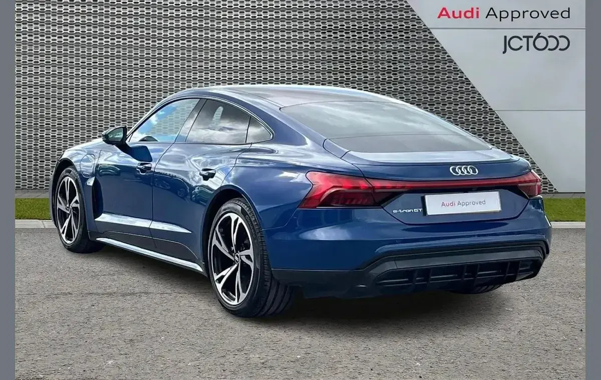 Used Audi e-tron GT quattro Comfort 384 kW (523 HP) 2023 Blue Sedan