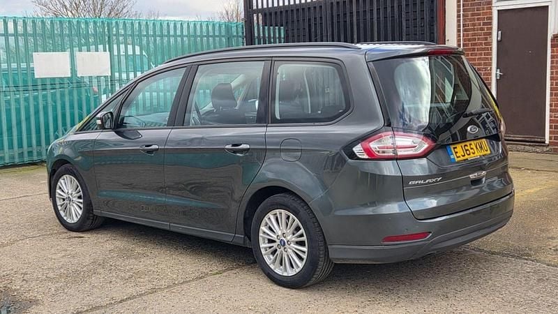 Usado Ford Galaxy Zetec 150 HP (110 kW) 2015 Verde Monovolume