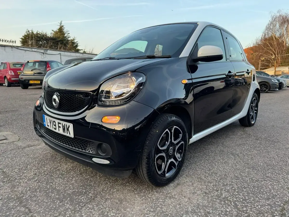 Used Smart ForFour Prime 71 HP (52 kW) 2019 White Hatchback