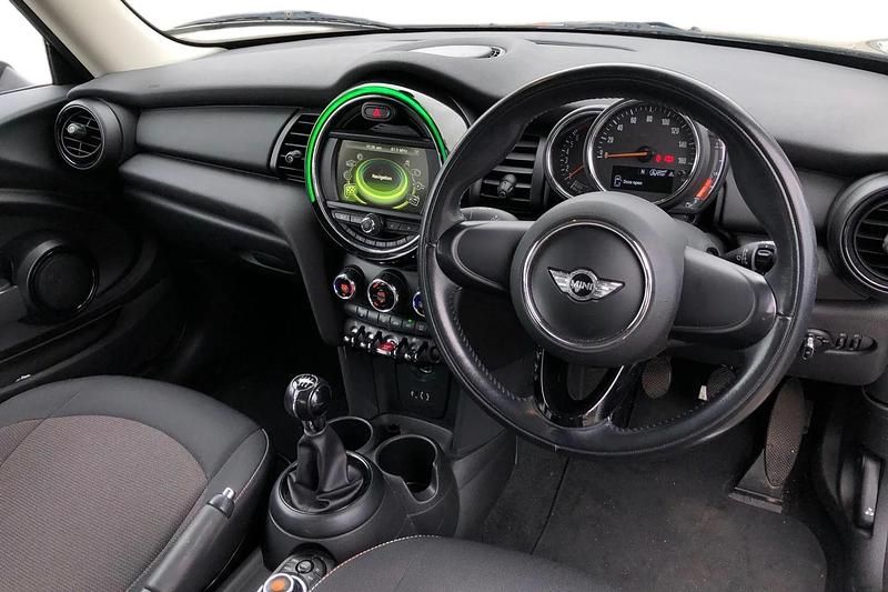 Używany Mini ONE Pepper 102 KM (75 kW) 2017 Srebrny Hatchback