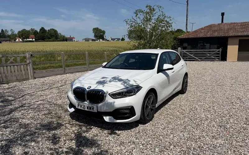 Used BMW 118 Sport Line 136 HP (100 kW) 2021 White Hatchback