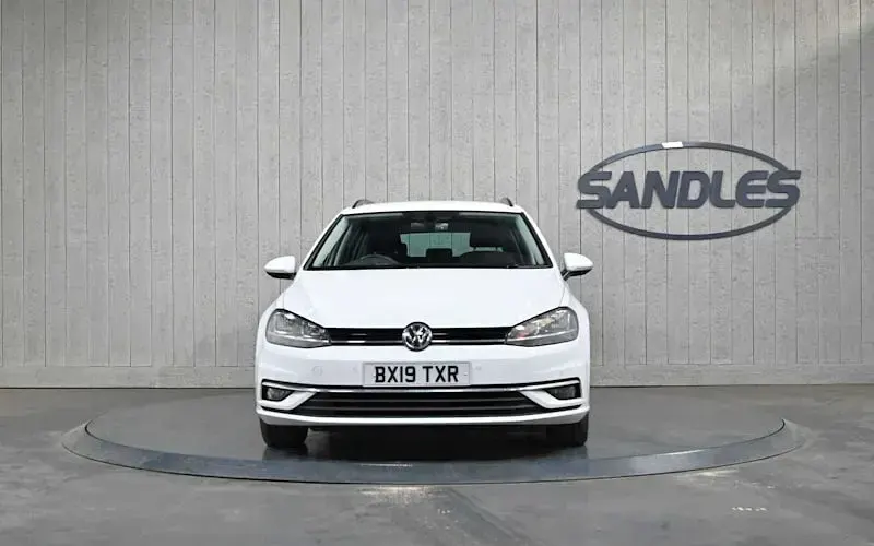 Used VW Golf VII Match 116 HP (85 kW) 2019 White Estate