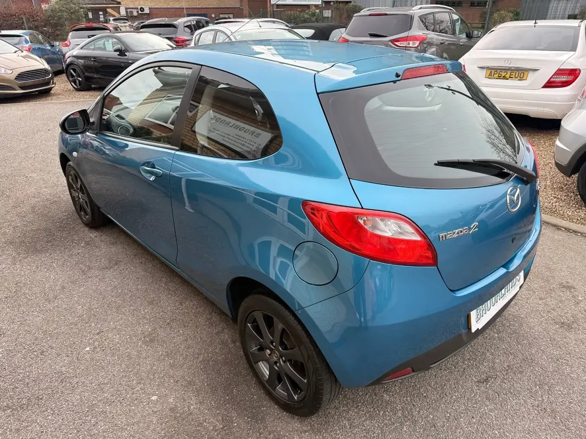 Used Mazda 2 84 HP (61 kW) 2011 Blue Hatchback