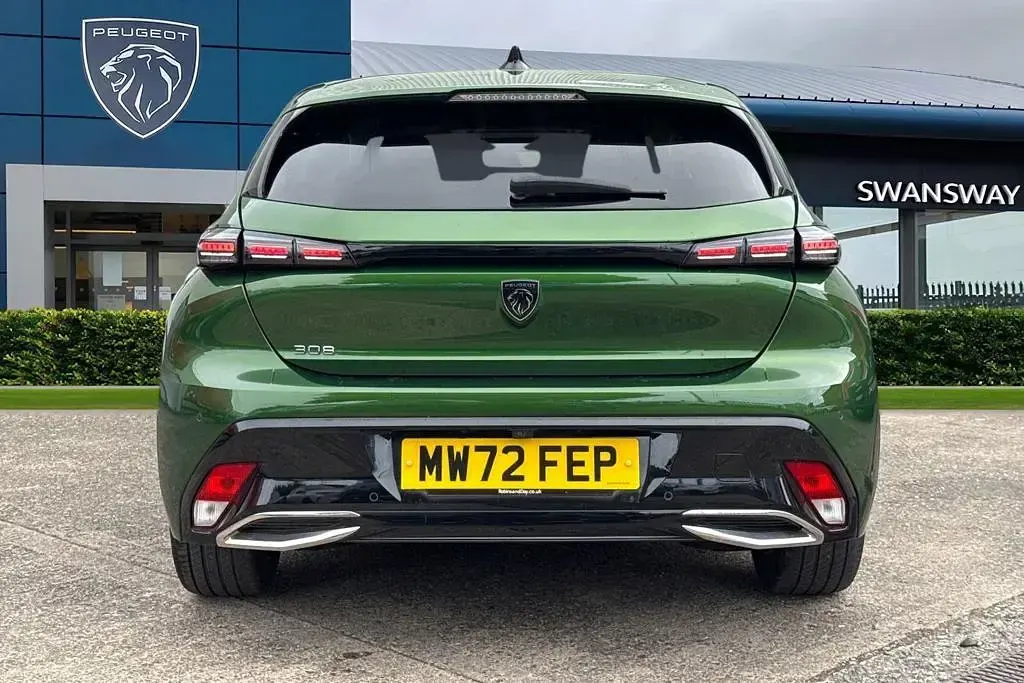 Used Peugeot 308 Allure Premium 129 HP (94 kW) 2023 Green Hatchback