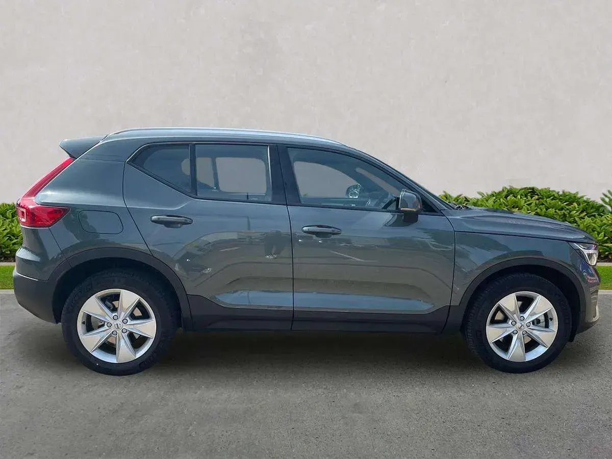 New Volvo XC40 Core 2026 Green SUV