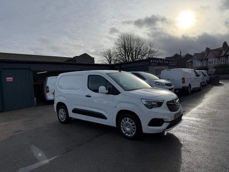 Used Vauxhall Combo Sportive 100 HP (73 kW) 2021 White MPV