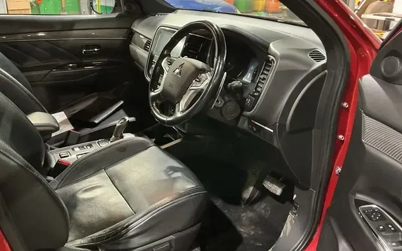 Used Mitsubishi Outlander P-HEV 177 HP (130 kW) 2018 Red SUV