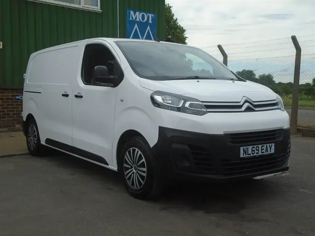 Used Citroën Dispatch 100 HP (73 kW) 2019 White MPV