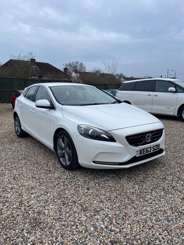 White Used 2013 Volvo V40 SE Estate | £7,750 (Good price) - Image 1/4