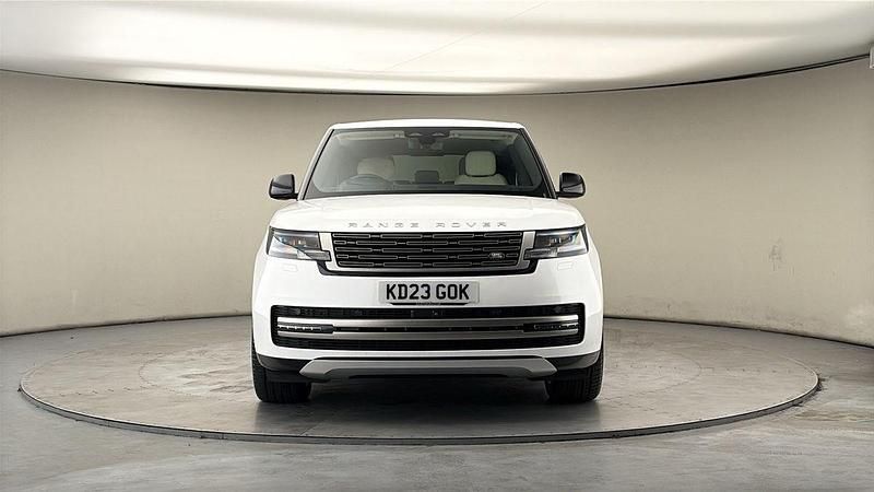 Used Land Rover Range Rover HSE 300 HP (220 kW) 2023 Ostuni pearl white SUV