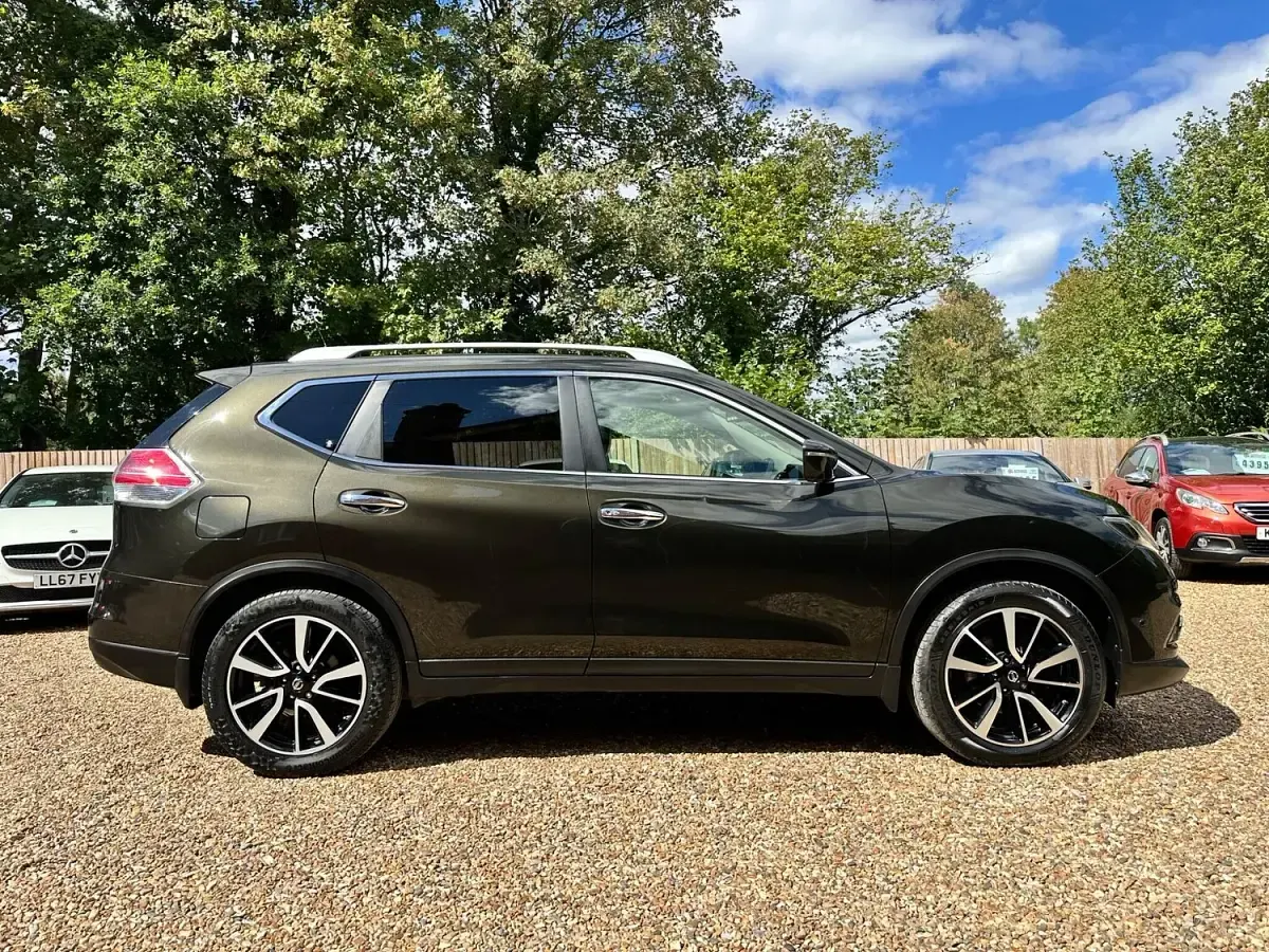 Used Nissan X-Trail Tekna 130 HP (95 kW) 2015 Green SUV