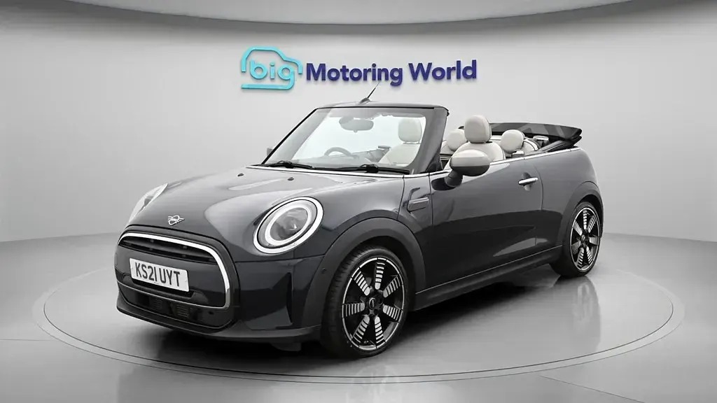 Usado Mini Cooper Cabriolet Exclusive 136 HP (100 kW) 2021 Preto Cabrios